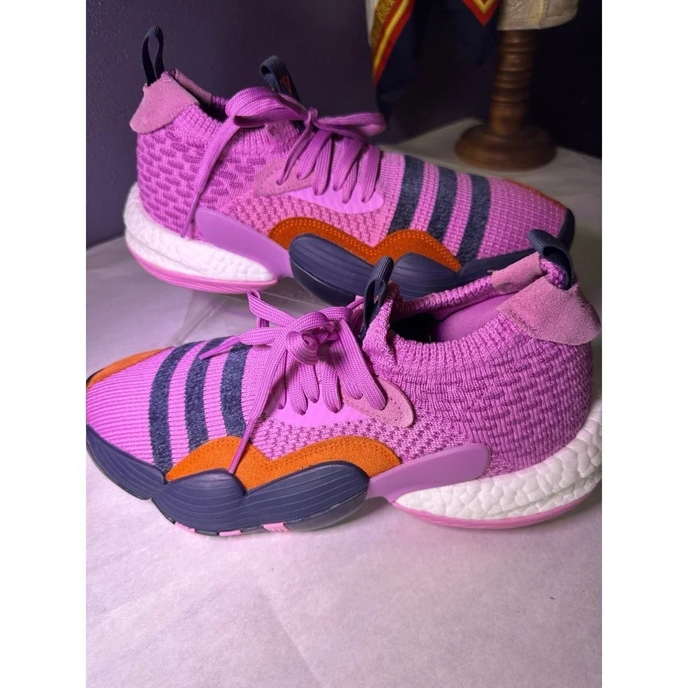 Adidas brand sports sneakers excellent condition purple color with navy blueo